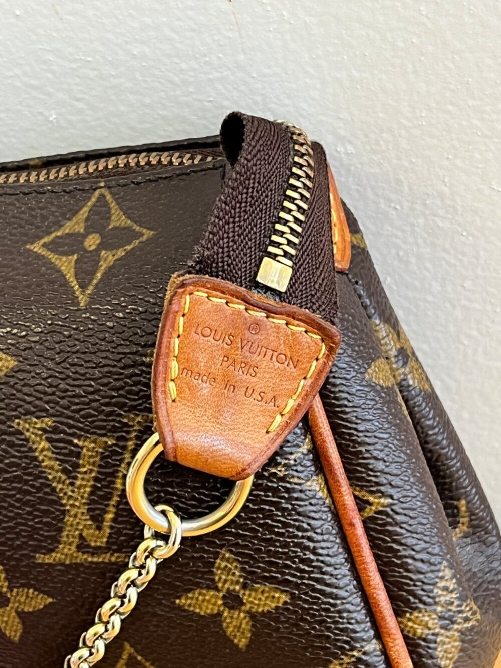Louis Vuitton Monogram Eva Clutch - Picture 3 of 16